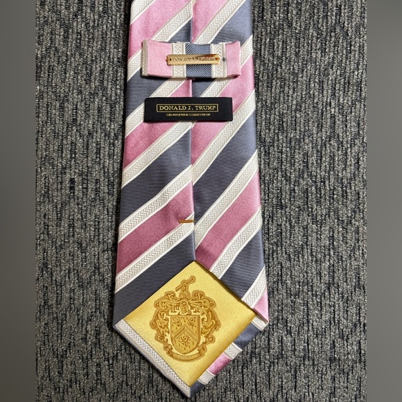 Donald J. Trump Gray/Pink/White Striped Mens Silk Tie - Picture 2 of 5